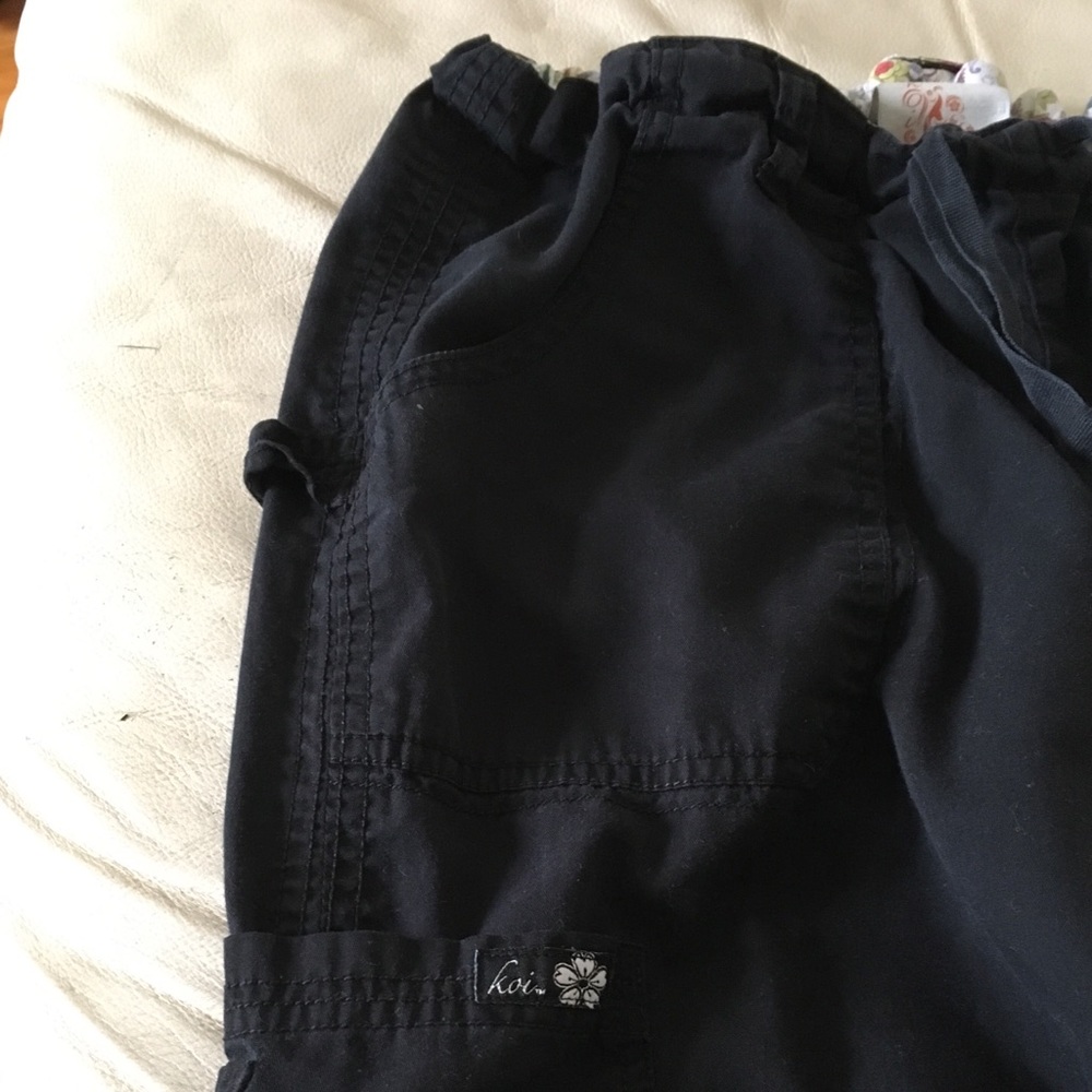 Black Koi scrub pants size small